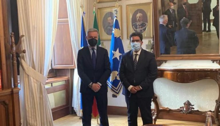 جانب من لقاء السفير الليبي مع مسؤولين بإيطاليا