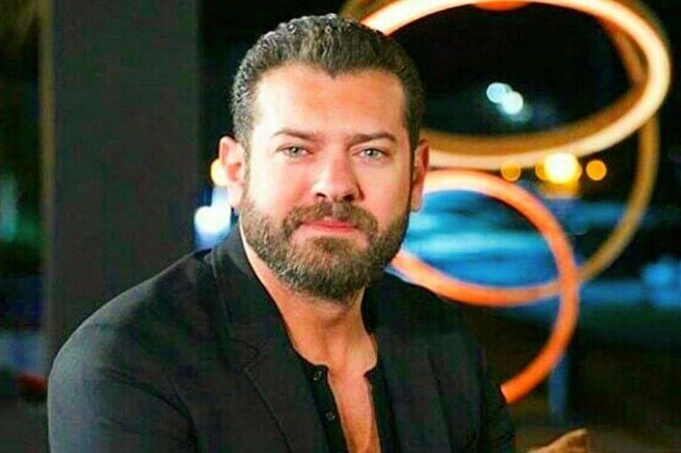 الفنان المصري عمرو يوسف