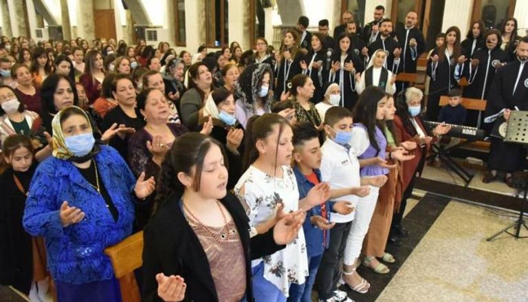 المسيحيون في كنيسة بقضاء الحمدانية شمال العراق 