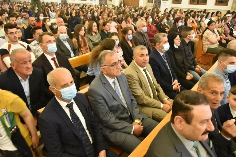 المسيحيون في كنيسة بقضاء الحمدانية شمال العراق 
