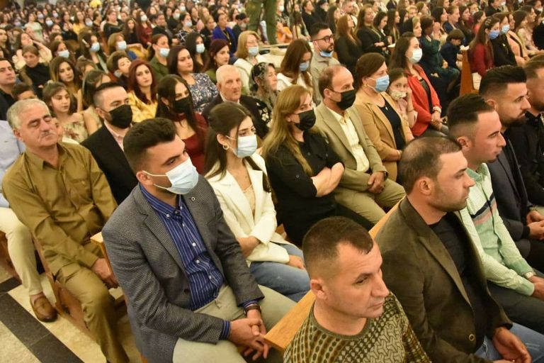 المسيحيون في كنيسة بقضاء الحمدانية شمال العراق 