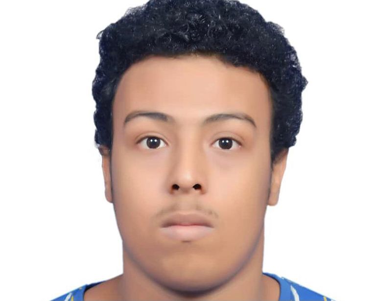 طارق مع والدته