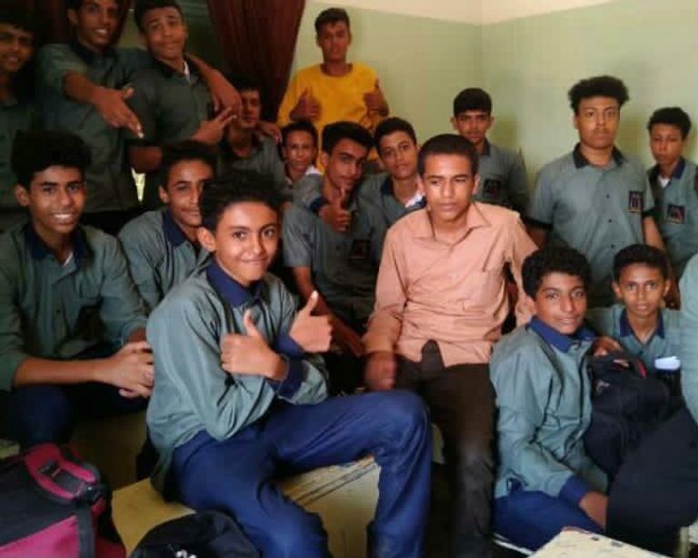 طارق مع والدته