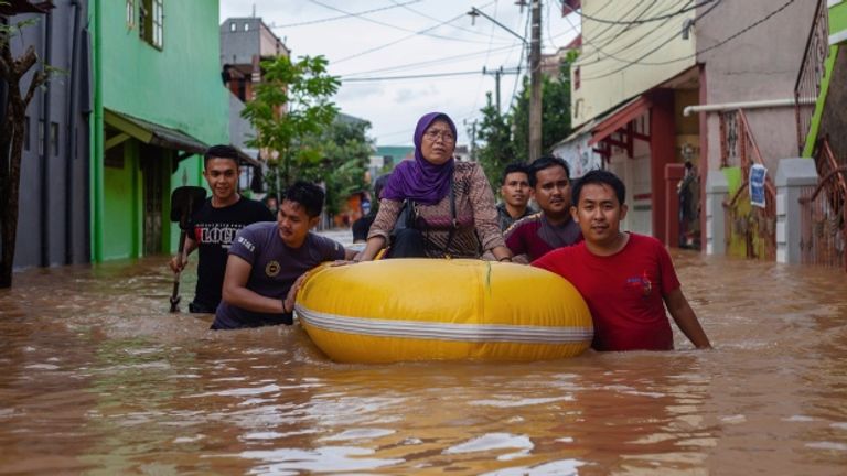 فيضانات إندونيسيا وتيمور الشرقية فيضانات إندونيسيا وتيمور الشرقية