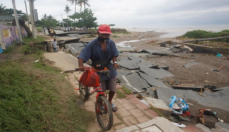 فيضانات تجتاح إندونيسيا