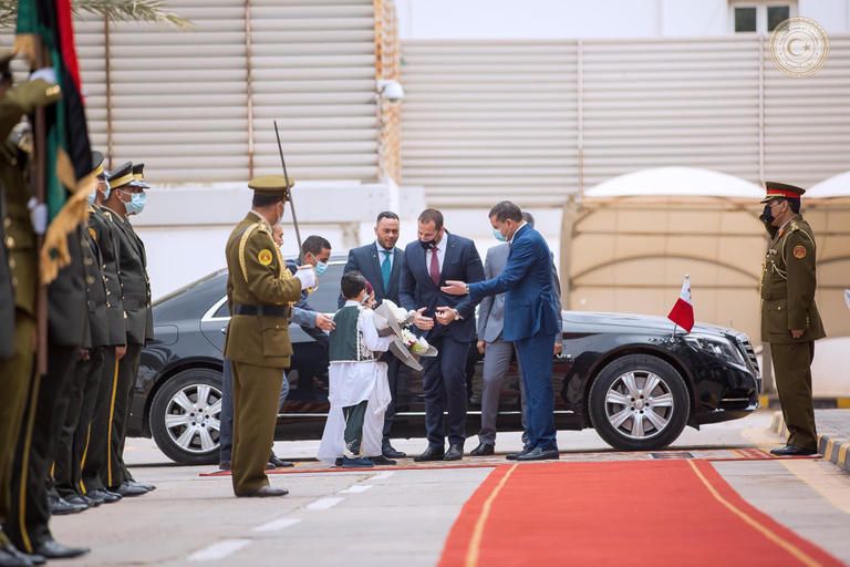 رئيس المجلس الرئاسي خلال استقباله رئيس وزراء مالطا في طرابلس