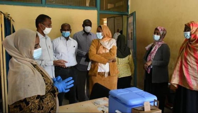 التطعيم بلقاح كورونا يتواصل في السودان