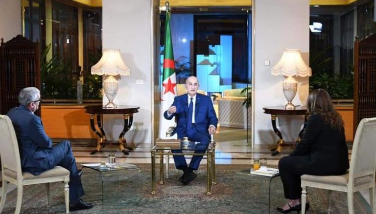 جانب من مقابلة الرئيس الجزائري مع وسائل الإعلام المحلية