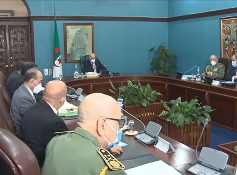 جانب من اجتماع المجلس الأعلى للأمن برئاسة الرئيس الجزائري