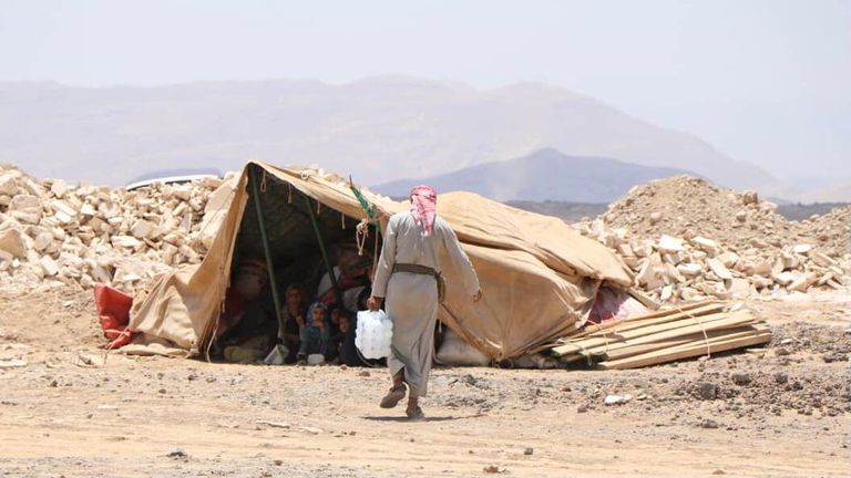 جانب من النزوح المتجدد للعائلات في مخميات مأرب جانب من النزوح المتجدد للعائلات في مخيمات مأرب