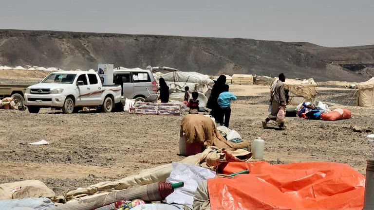 جانب من النزوح المتجدد للعائلات في مخميات مأرب جانب من النزوح المتجدد للعائلات في مخيمات مأرب