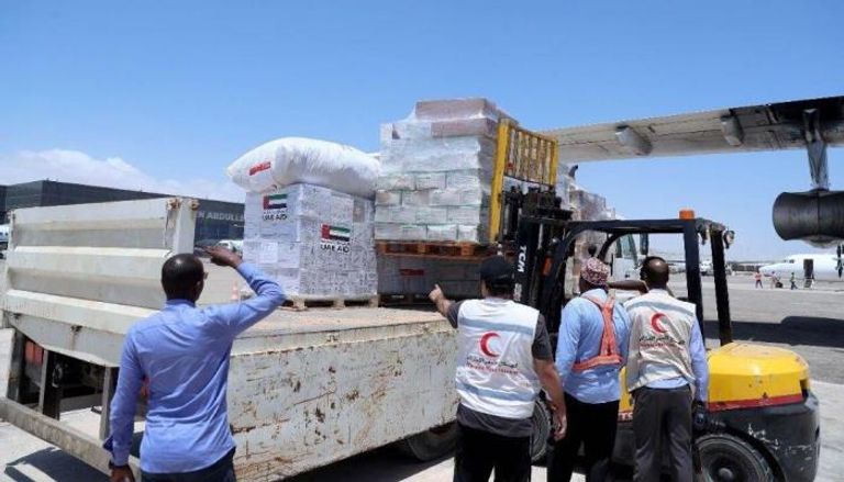 هيئة الهلال الأحمر الإماراتي تسير جسرا جويا لدعم الأوضاع الإنسانية في الصومال