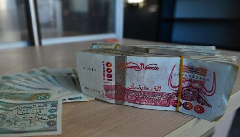 تباين أسعار العملات الأجنبية مقابل الدينار الجزائري