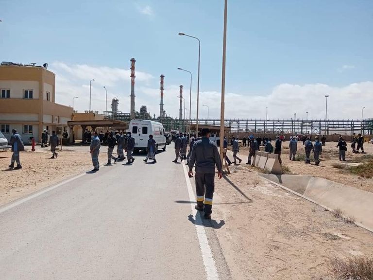 مسلحون يغلقون مجمع مليتة النفطي غربي ليبيا