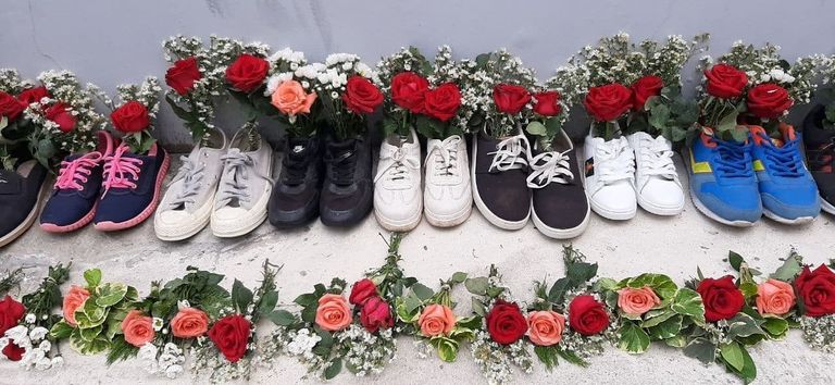 صور لأحذية مملوءة بالزهور