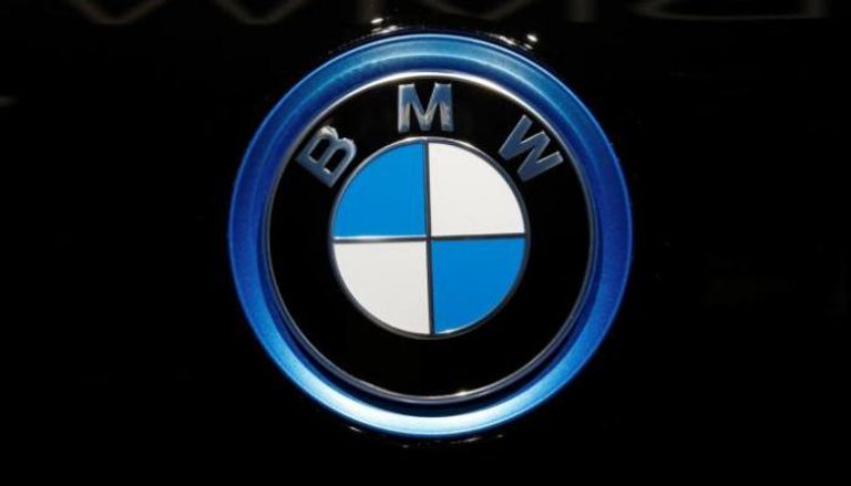 شعار شركة بي إم دبليو الألمانية لصناعة السيارات