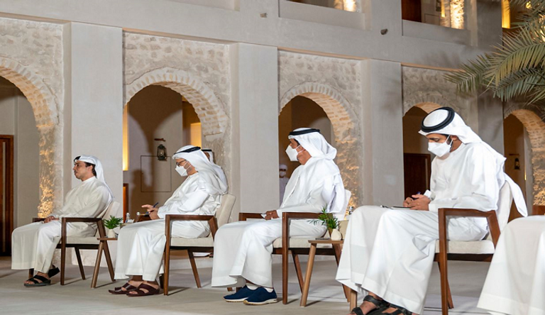 جانب من لقاء ولي عهد أبوظبي ورئيس الحكومة الليبية