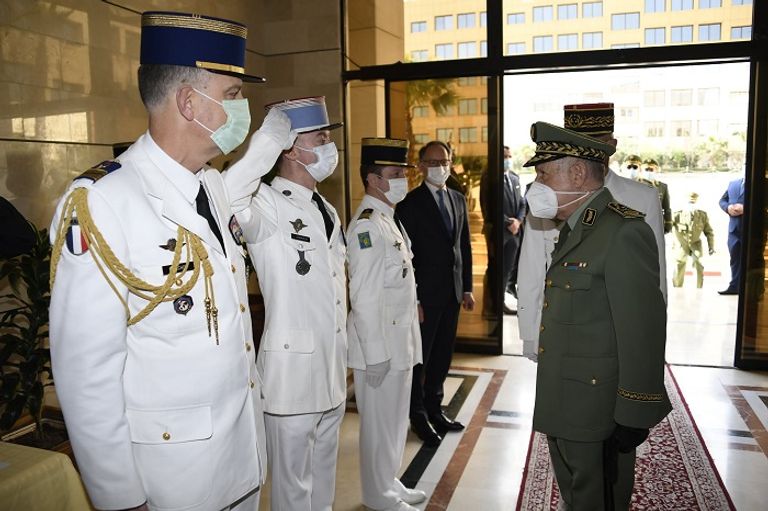 جانب من مراسم استقبال قائد أركان الجيوش الفرنسية بالجزائر