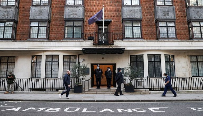 الأمير فيليب زوج الملكة إليزابيث خلال مغادرته الأخيرة للمستشفى