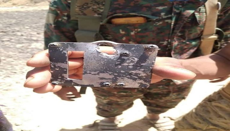 بقايا حطام الطائرة الحوثية المفخخة