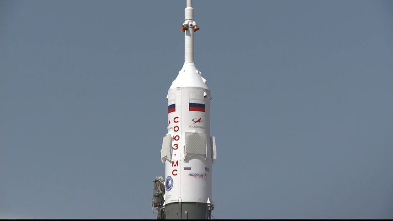 مركبة الفضاء "سيوز إية 1ر2" لحظة إطلاق مركبة الفضاء "سيوز إية 1ر2"