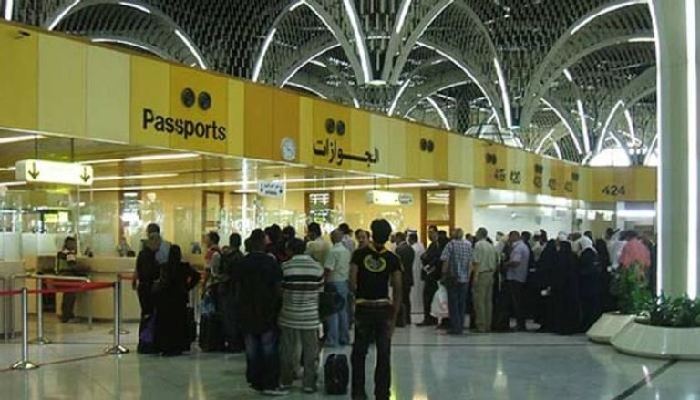 مسافرون عند بوابات التذاكر في مطار بغداد (إرشيفية)
