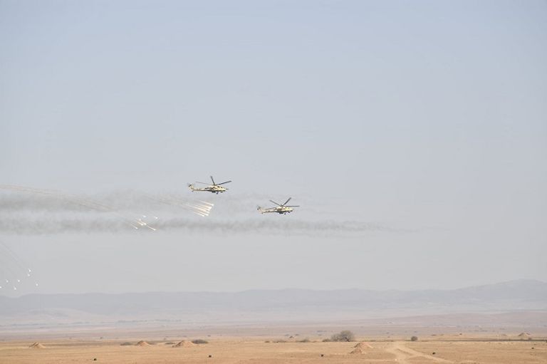 مناورات جوية عسكرية جزائرية مقاتلات حربية جزائرية خلال مناورات عسكرية جوية