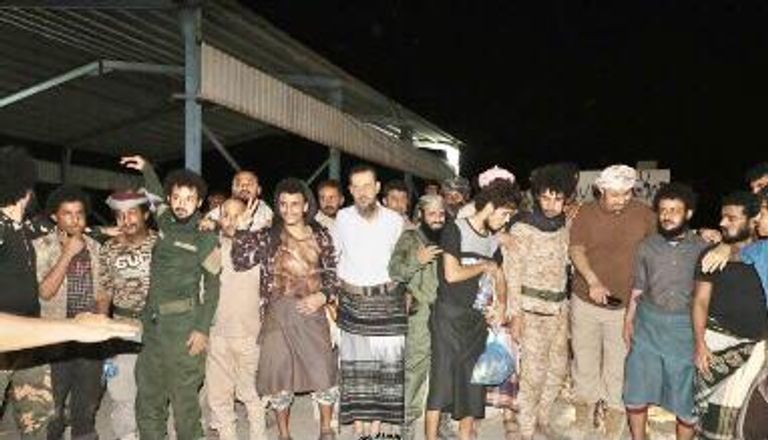 جانب من عملية تبادل الأسرى والمحتجزين في أبين