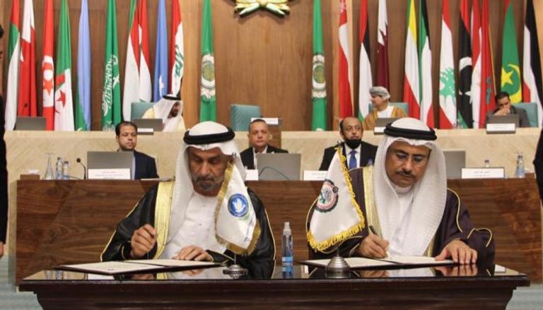 جانب من توقيع مذكرة التفاهم بين البرلمان العربي والمجلس العالمي للتسامح والسلام