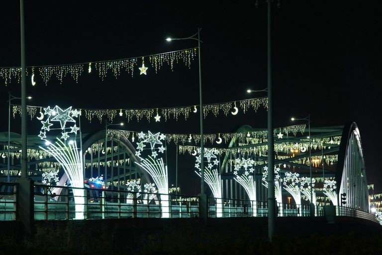 اللوحات المضيئة تزين شوارع أبوظبي احتفاء بشهر رمضان