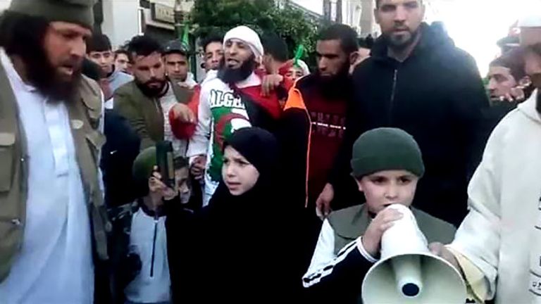 عناصر إخوانية من رشاد وجبهة الإنقاذ الإرهابيان بمظاهرات الجزائر - أرشيفية الإخوانيان الجزائريان عبد الرزاق مقري وعبد الله جاب الله - أرشيفية