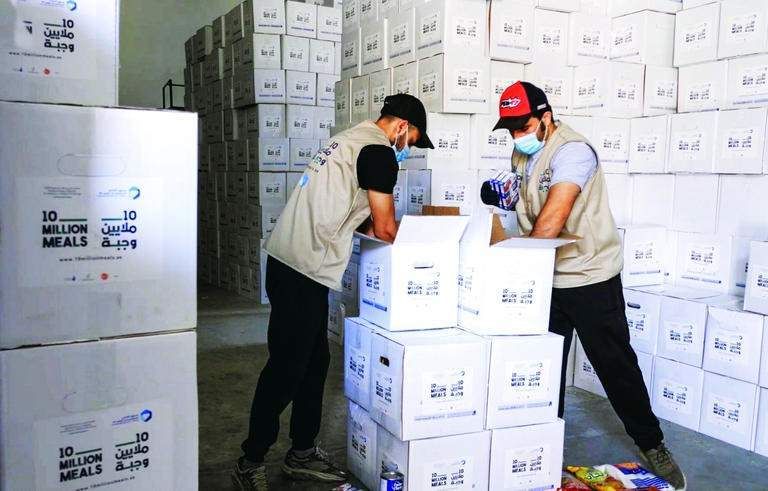 جانب من جهود حملة 10 ملايين وجبة التي أطلقتها دولة الإمارات في رمضان الماضي حملة