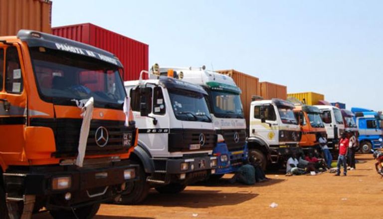 عدد من الشاحنات بمنطقة نمولي الحدودية بجنوب السودان- أرشيفية
