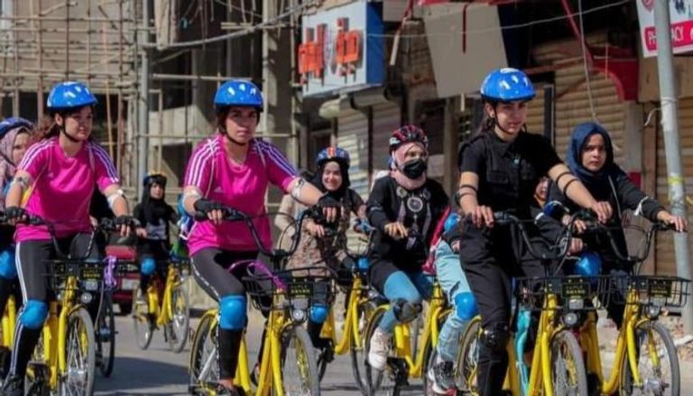 الفتيات يكسرن حاجز ركوب الدراجات في الموصل