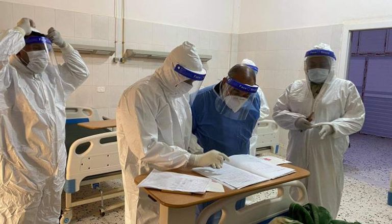 أطقم طبية في أحد المستشفيات الليبية
