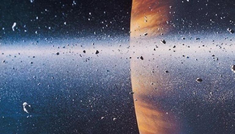 أمطار كواكب المجموعة الشمسية تختلف بالمادة وتتفق في الحجم