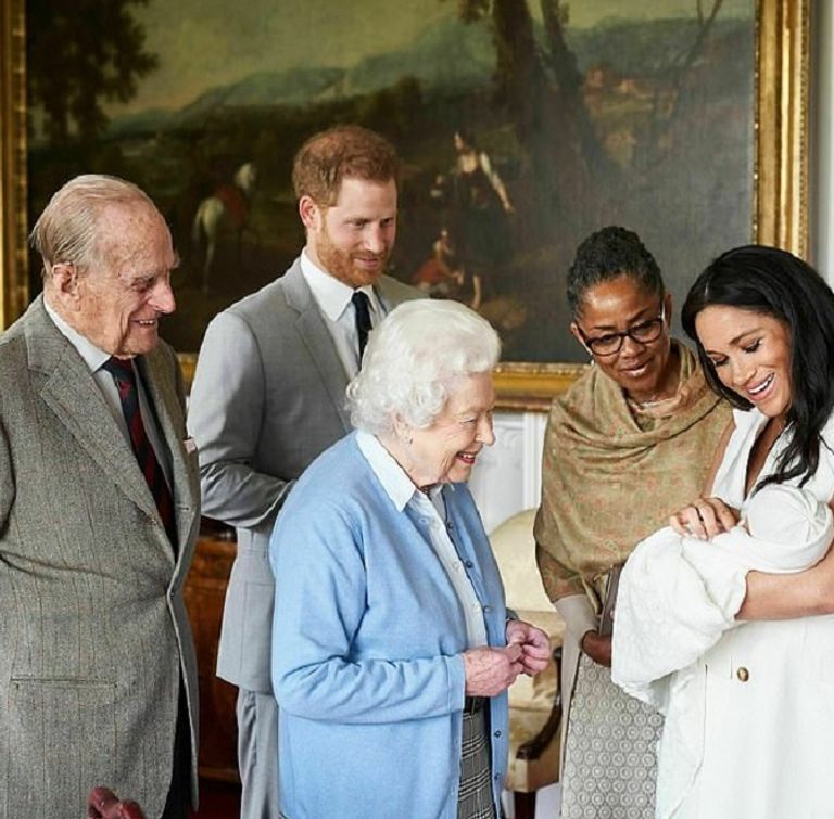 الملكة إليزابيث الثانية والأميرة آن - ديلي ميل