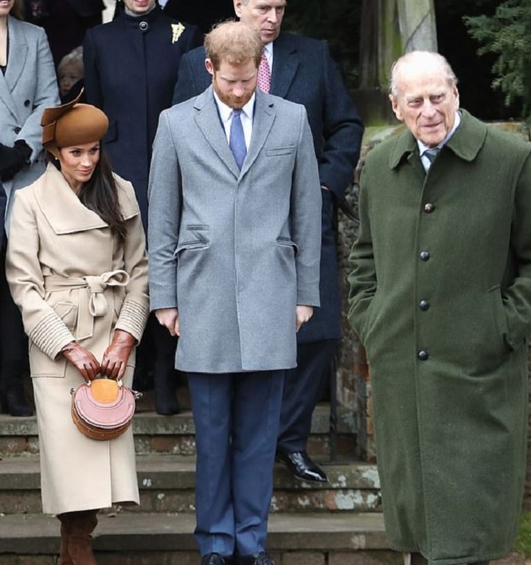 الملكة إليزابيث الثانية والأميرة آن - ديلي ميل