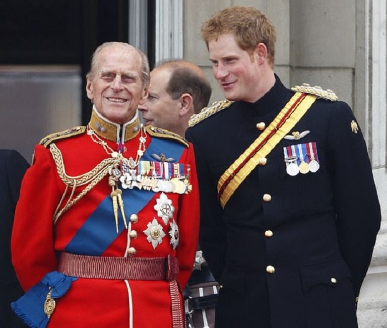 الملكة إليزابيث الثانية والأميرة آن - ديلي ميل