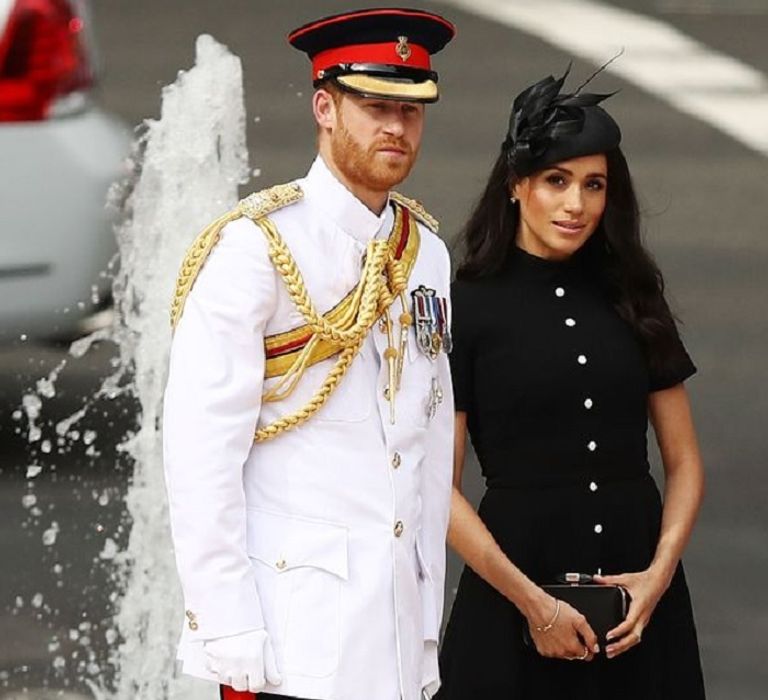 الملكة إليزابيث الثانية والأميرة آن - ديلي ميل