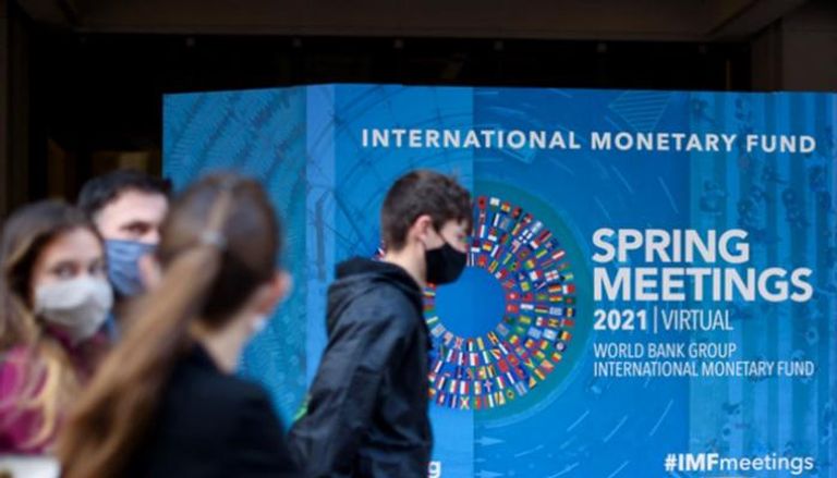 لافتة إعلانية لاجتماعات الربيع 2021 للصندوق والبنك الدوليين