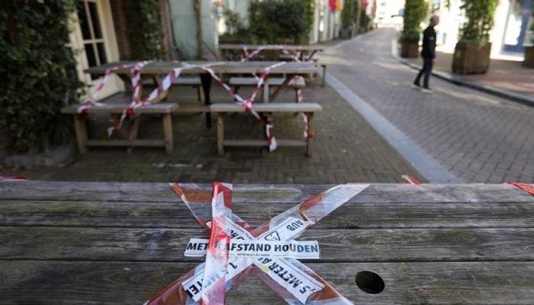 كورونا يفرض الإغلاق على مقاهي ومطاعم أمستردام في هولندا