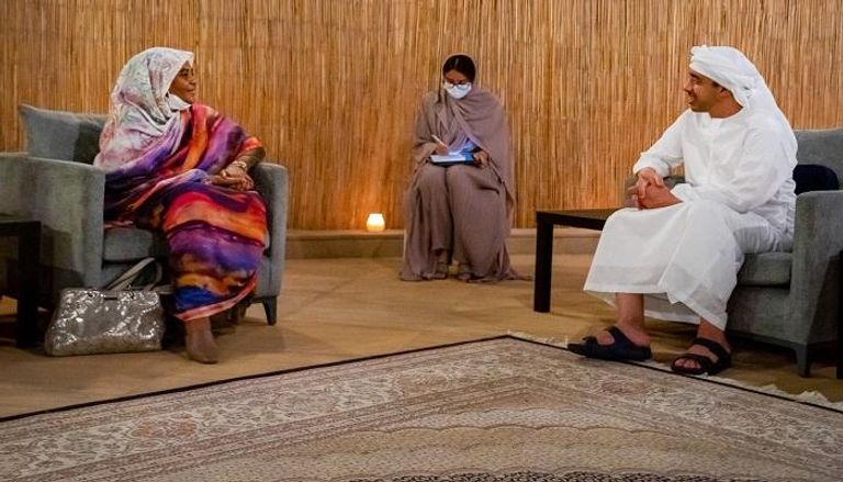  الشيخ عبدالله بن زايد آل نهيان خلال استقباله وزيرة خارجية السودان