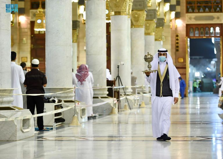 المسجد النبوي يستقبل زواره بـ"العود الفاخر"