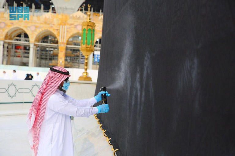 السعودية تطيّب الكعبة والمسجد الحرام 10 مرات يوميا