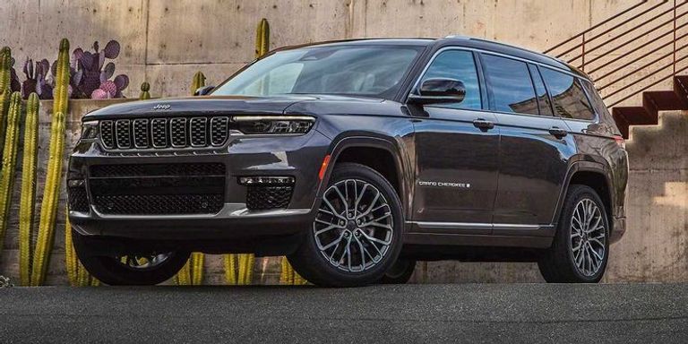 طراز Jeep Grand Cherokee أكثر 10 سيارات أناقة في تصميم الشبكة الأمامية