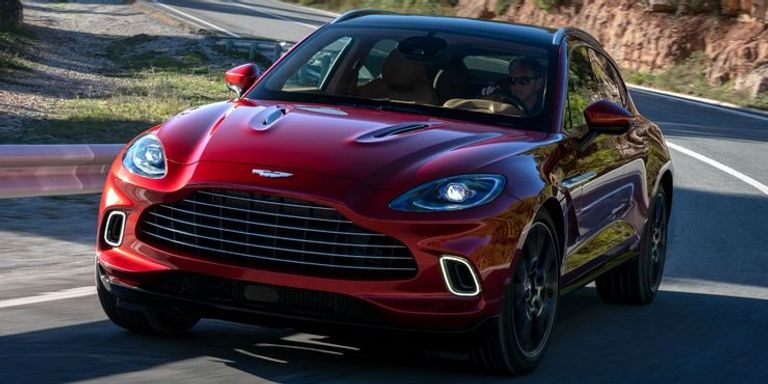طراز Aston Martin DBX أكثر 10 سيارات أناقة في تصميم الشبكة الأمامية