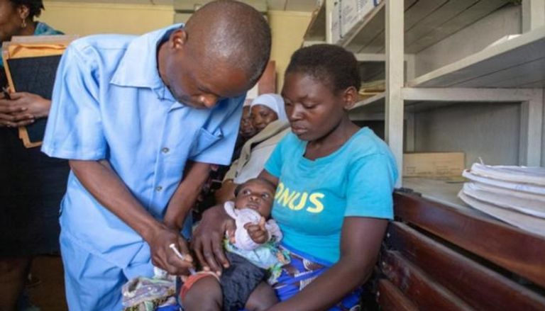 تطعيم طفل ضد الملاريا في أفريقيا- أرشيفية