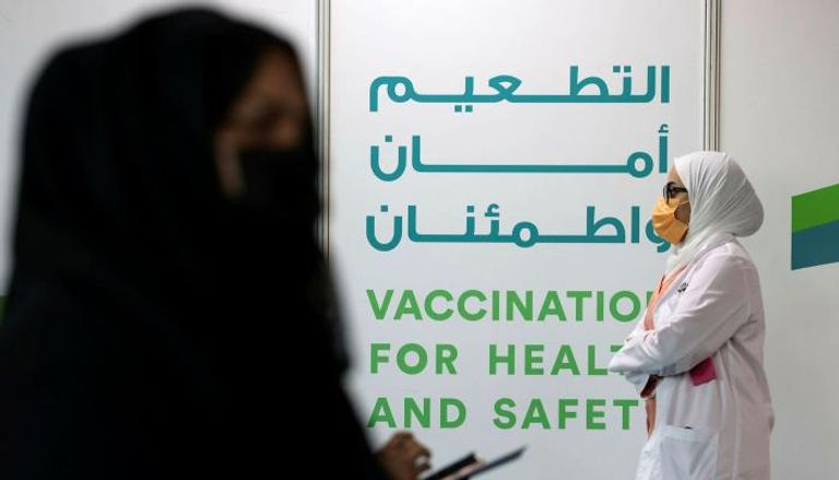  معدل توزيع اللقاح في الإمارات 94.91 جرعة لكل 100 شخص