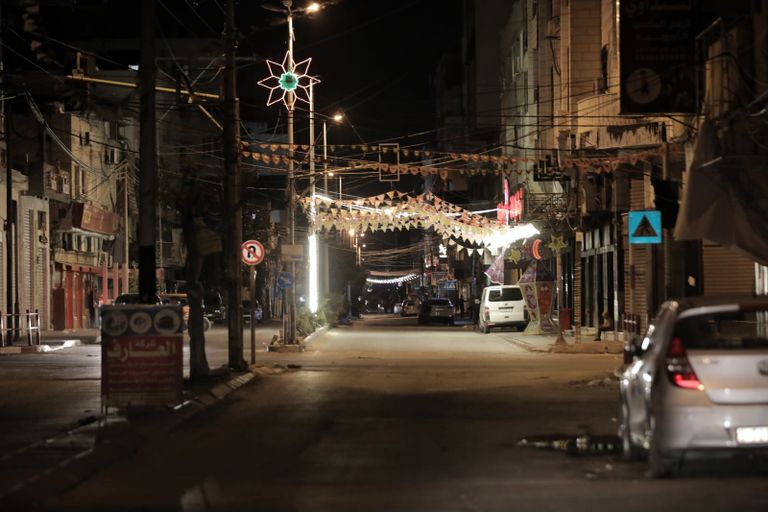 إجراءات مواجهة كورونا في غزة منع حركة المركبات يشل الحياة الليلية بغزة